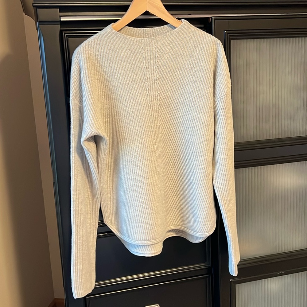 Aritzia Babaton Sweater